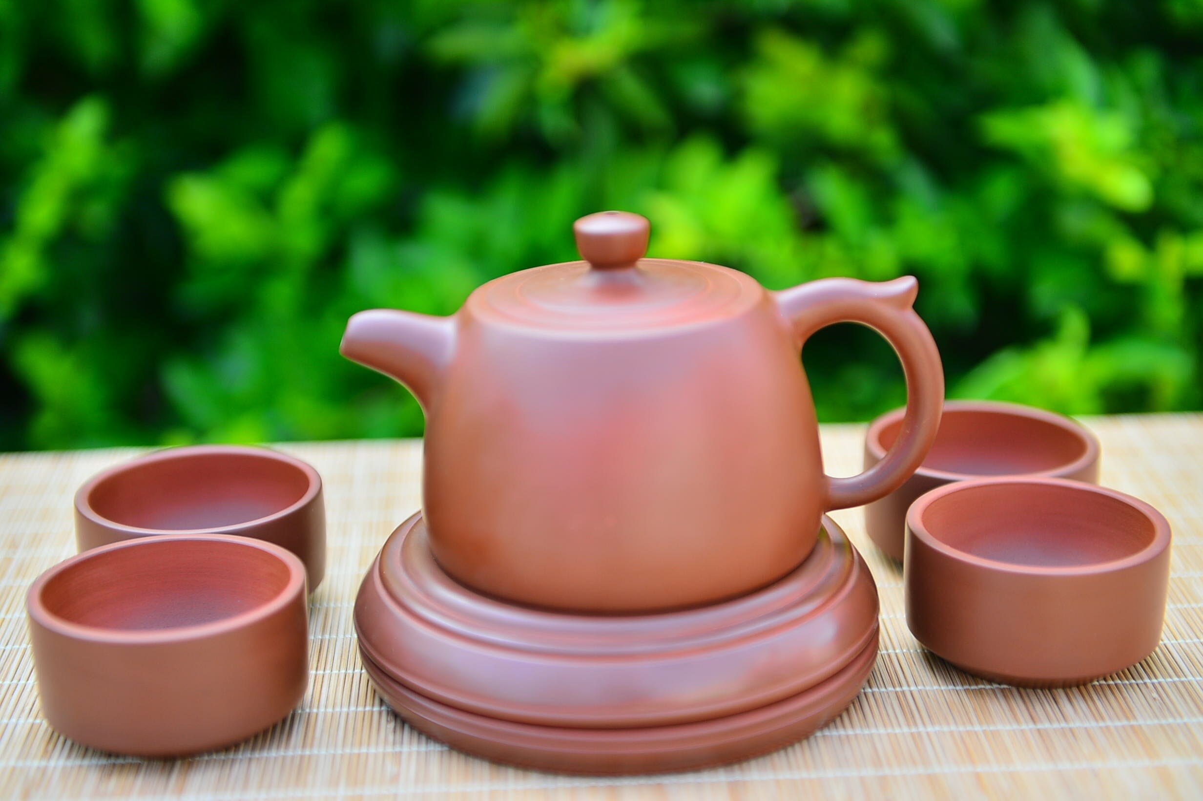 Brewing tea in purple clay teapot and drinking from Tenmoku trending