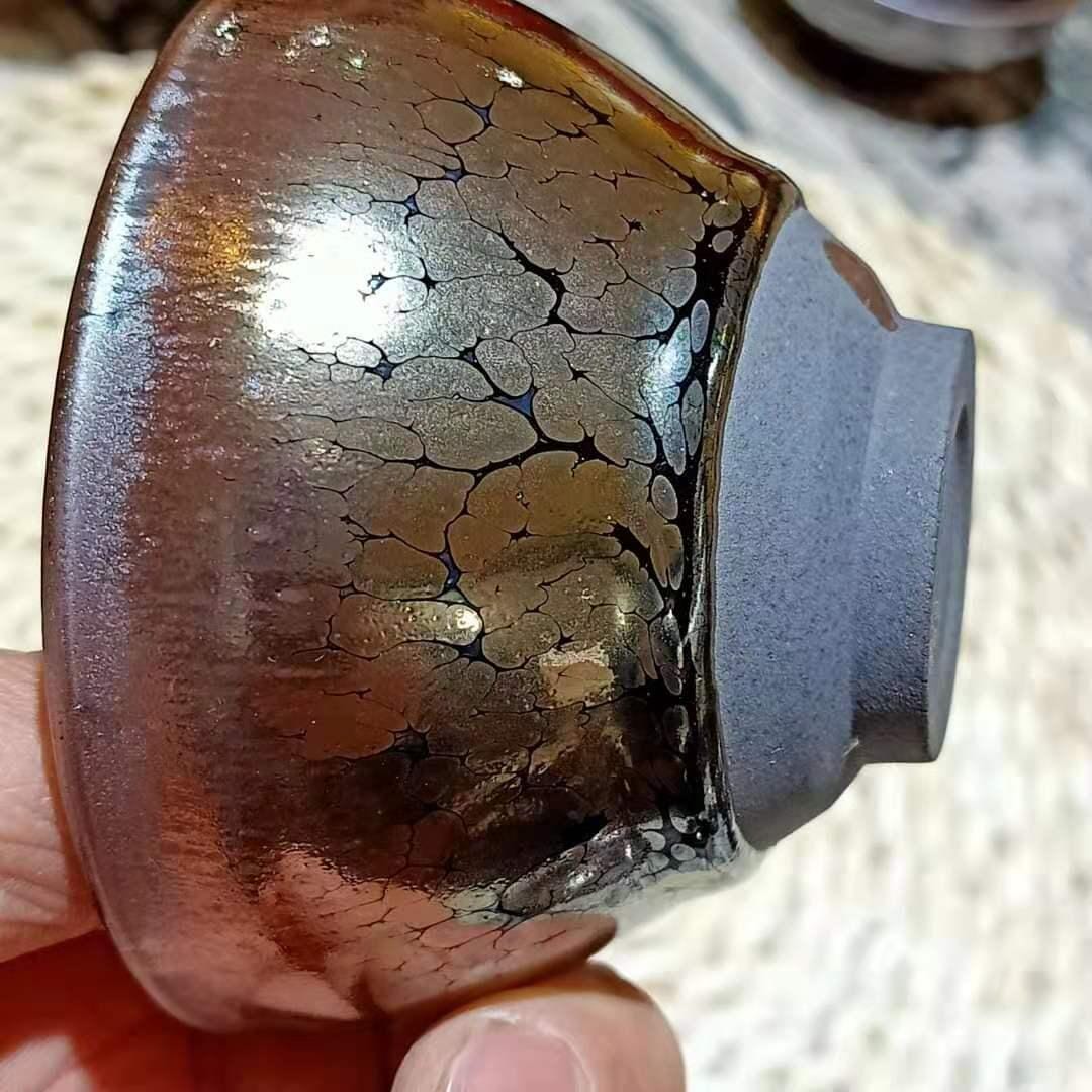 Can this teacup really be attracted by a magnet?